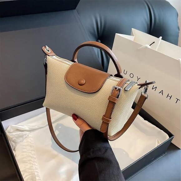 Trendy Ladies Crossbody Bag: Perfect Size for Everyday Essentials + Lint Rollers - Picture 5 of 7